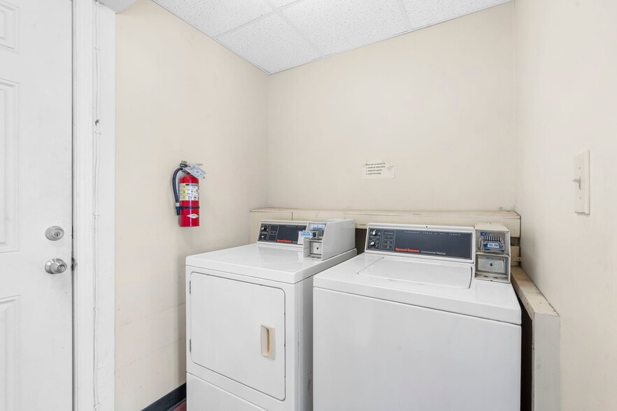 More Photos Of 1325 W Highway 76, Branson Hotel For Sale