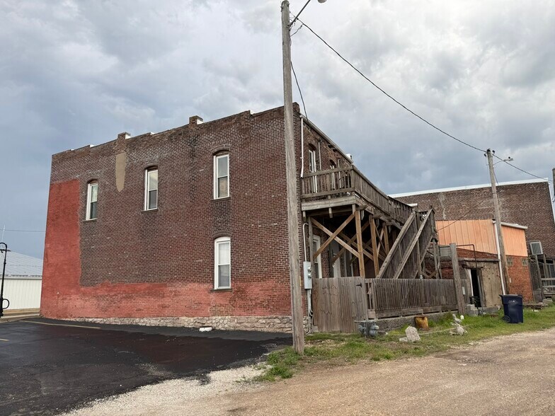 More Photos Of 207 W Main St, Ash Grove General Retail For Sale