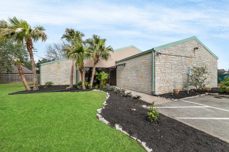 Primary Photo Of 3480 W Main St, League City Medical For Sale