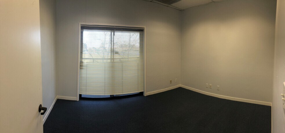 More Photos Of 2100 Embarcadero, Oakland Office For Lease