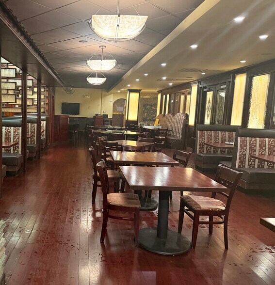 More Photos Of 938-982 Maple Rd, Buffalo Storefront Retail Office For Sale