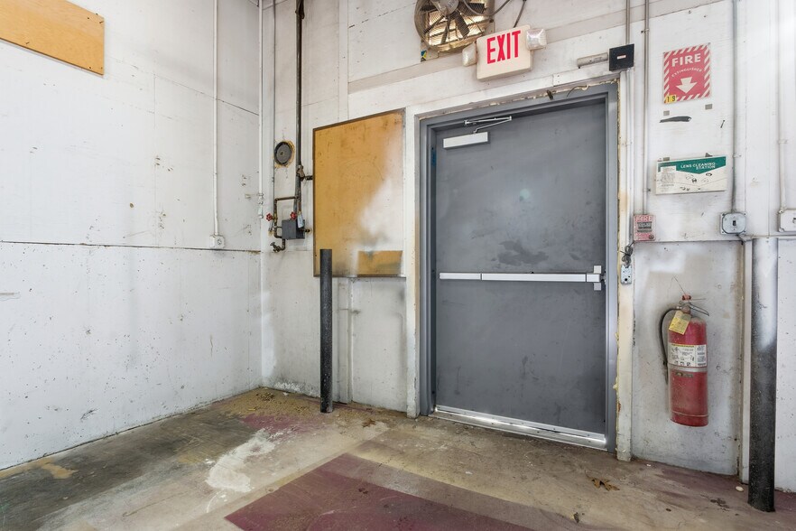 More Photos Of 109 Apremont Way, Westfield Manufacturing For Lease