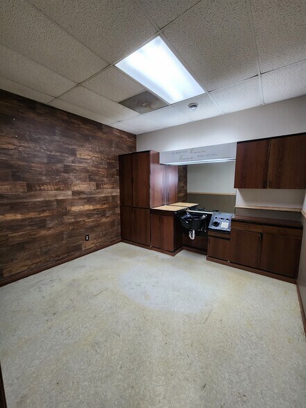 More Photos Of 935 Horicon St, Mayville Unknown For Lease