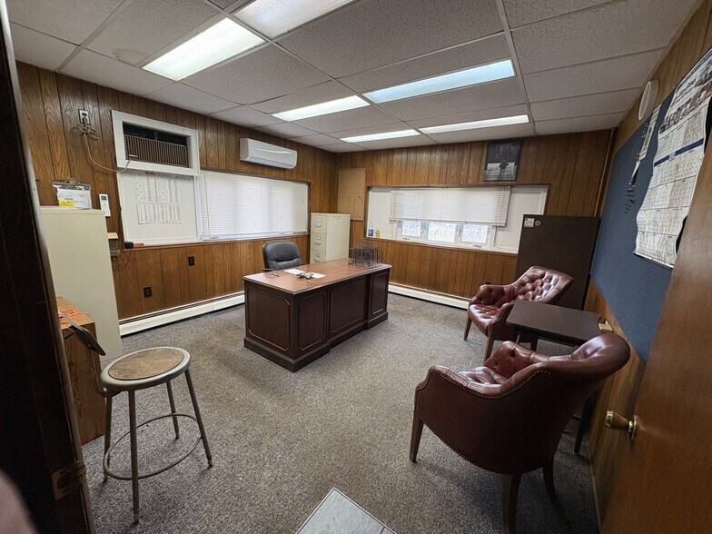 More Photos Of 950 E Melendy St, Ludington Distribution For Lease