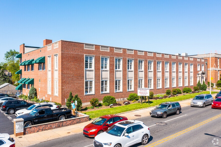 More Photos Of 120-124 E Lancaster Ave, Ardmore Office For Lease