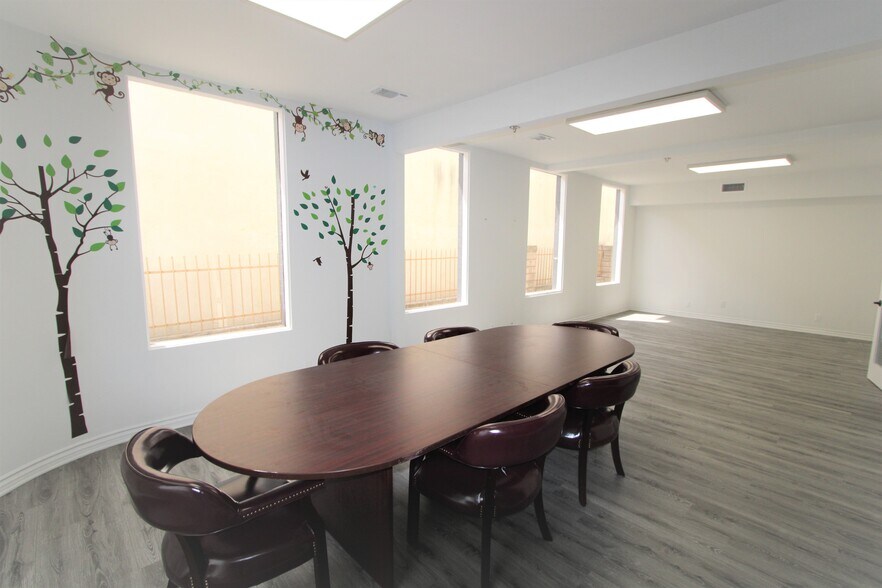 More Photos Of 16946 Sherman Way, Lake Balboa Loft Creative Space For Lease