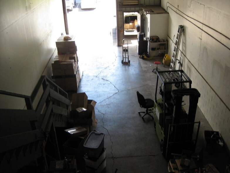 More Photos Of 99-899 Iwaena St, Aiea Warehouse For Lease