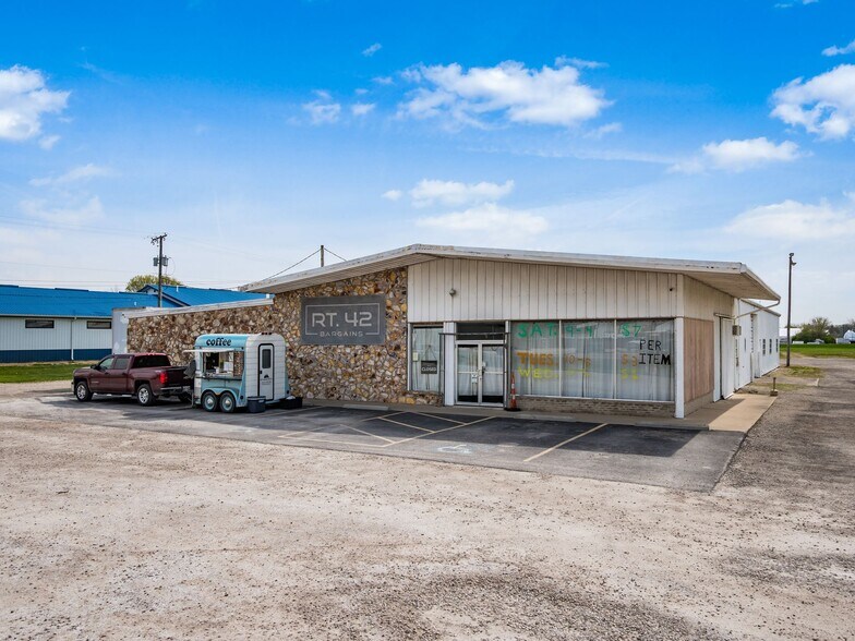 More Photos Of 235 S Jefferson Ave, Plain City Mixed Retail For Sale