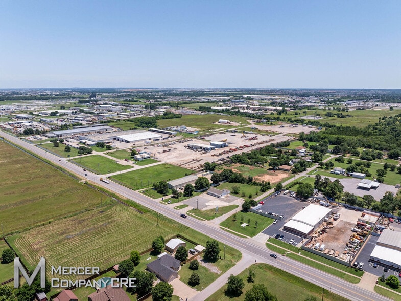 More Photos Of 10108 NW 10th St, Yukon Warehouse For Sale