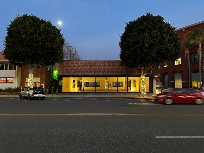 More Photos Of 328 S Beverly Dr, Beverly Hills General Retail For Lease