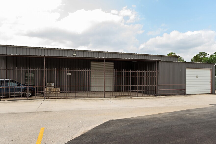 More Photos Of 18838 FM 2252, San Antonio Warehouse For Lease