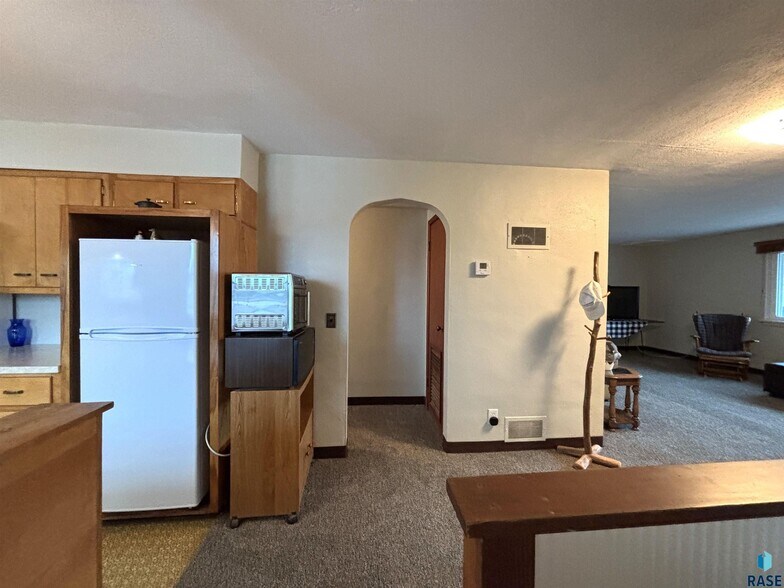 More Photos Of 118 N Broadway Ave, Miller General Retail For Sale