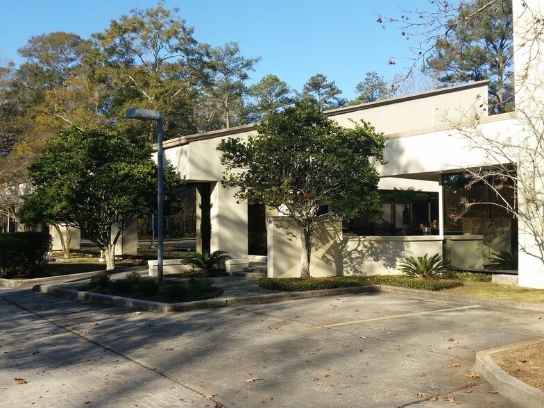 More Photos Of 200 Greenleaves Blvd, Mandeville Office For Lease
