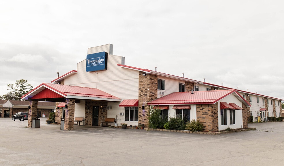More Photos Of 921 N Lincoln Rd, Escanaba Hotel For Sale