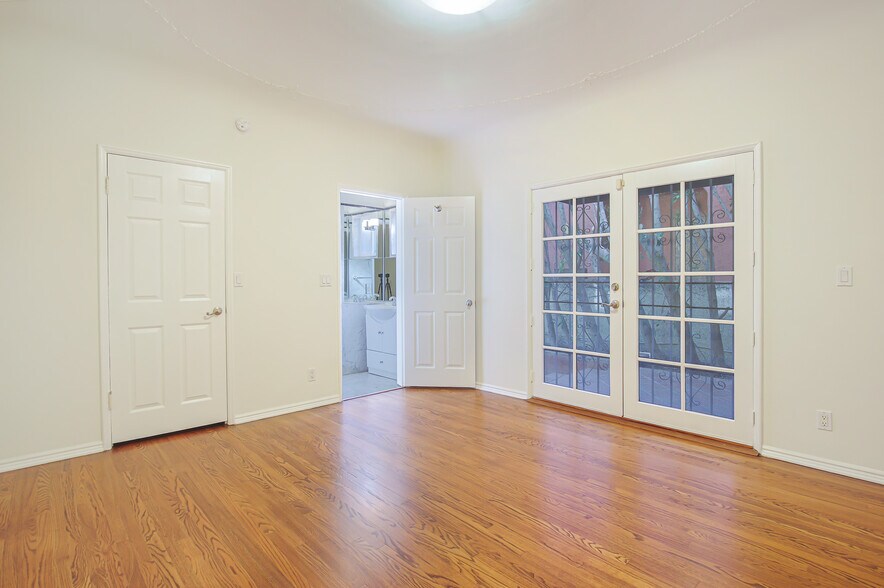 More Photos Of 1074 S Genesee Ave, Los Angeles Apartments For Sale