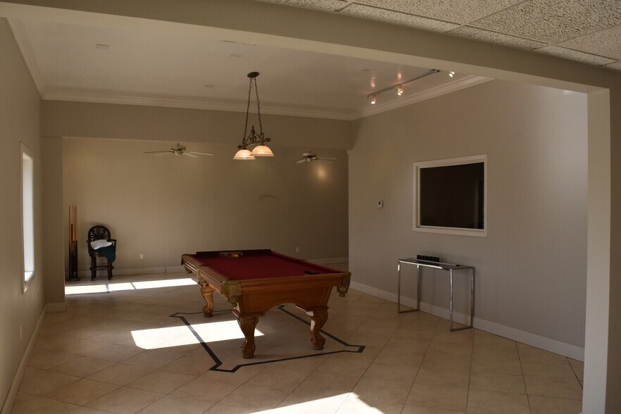 More Photos Of 3291 118th Ave N, Saint Petersburg Warehouse For Lease
