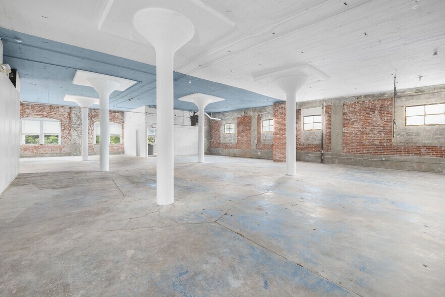 More Photos Of 92 Pleasant St, Pawtucket Warehouse For Sale