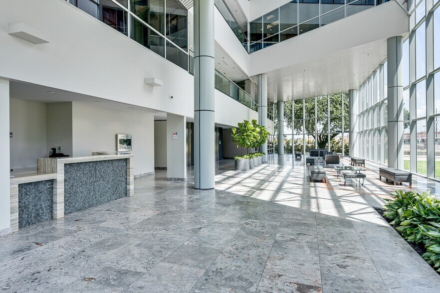 More Photos Of 13831 Northwest Fwy, Houston Office For Lease