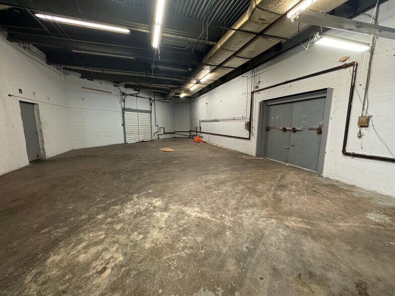 More Photos Of 19 Silver St, Rochester Distribution For Sale