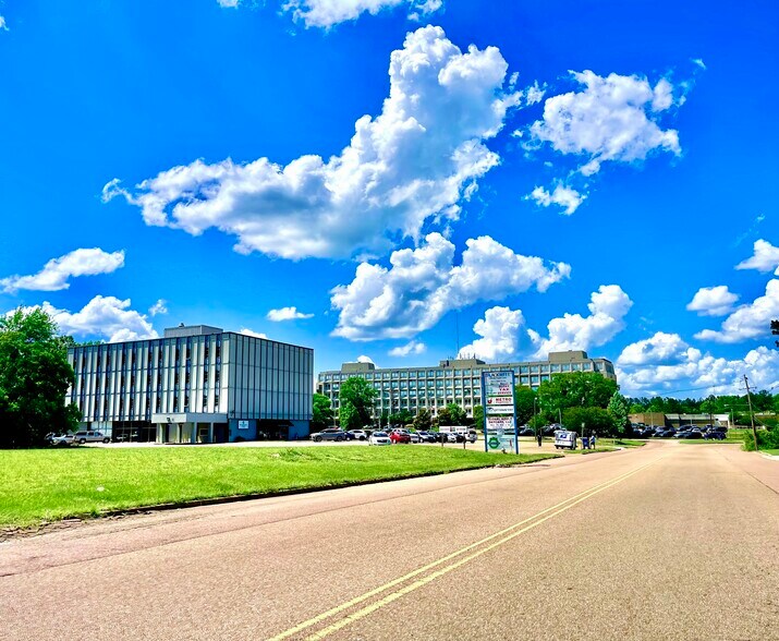 More Photos Of 1815 Hospital Dr, Jackson Medical For Sale