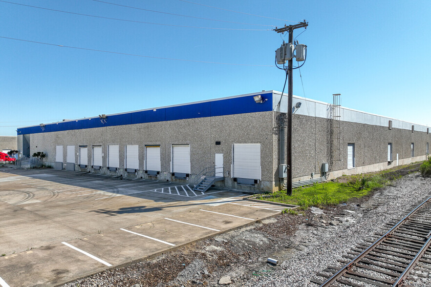 Primary Photo Of 3510 Pipestone Rd, Dallas Distribution For Lease