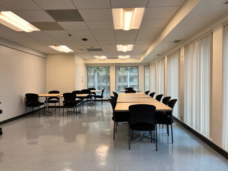 More Photos Of 2727 W Alameda Ave, Burbank Medical For Lease