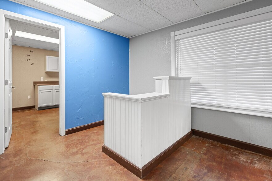 More Photos Of 5620 Rowlett Rd, Rowlett Veterinarian Kennel For Sale