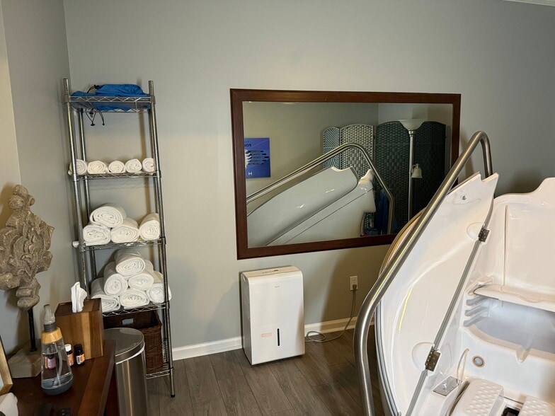 More Photos Of 4595 Towne Lake Pky, Woodstock Medical For Lease