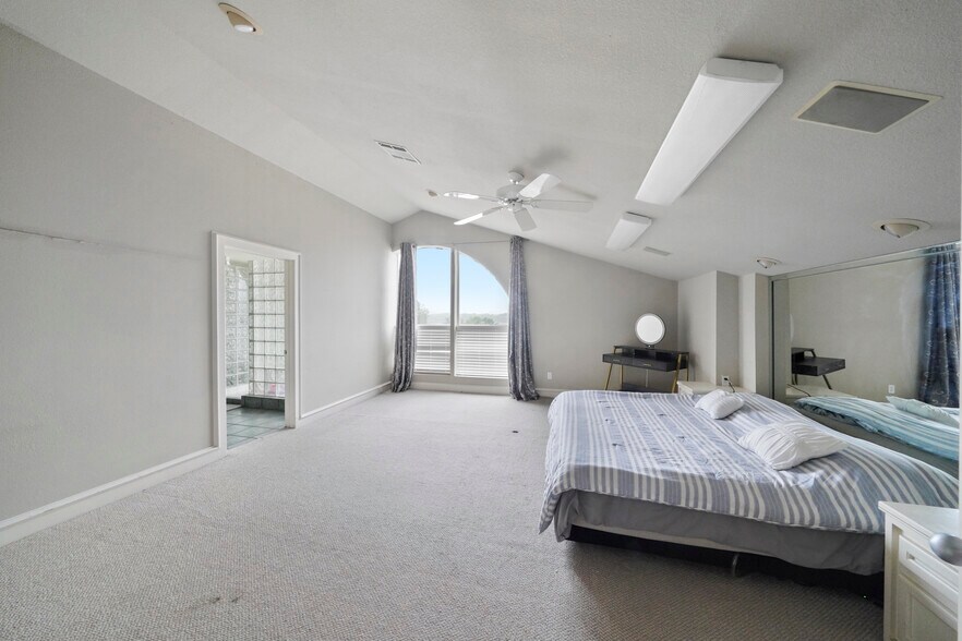 More Photos Of 0 Highway 105, Conroe Office Residential For Sale