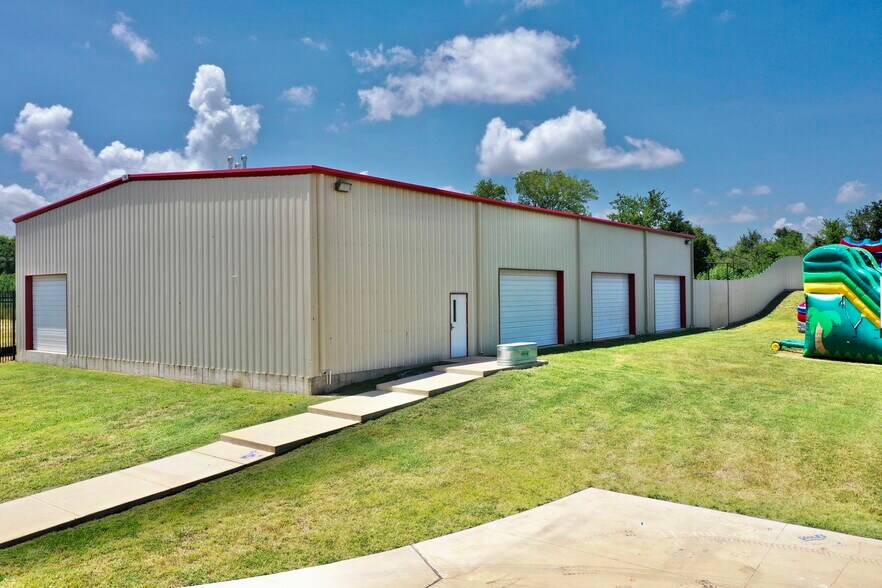 More Photos Of 4150 Highway 36 S, Brenham Shelter For Sale