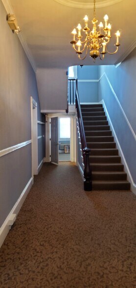 More Photos Of 19 E Market St, Leesburg Office For Lease