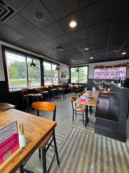 More Photos Of 1201 N Commerce Ct, Columbia Fast Food For Sale