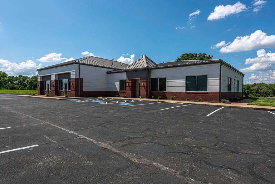 More Photos Of 5501 Pinnacle Point Dr, Rogers Office For Lease