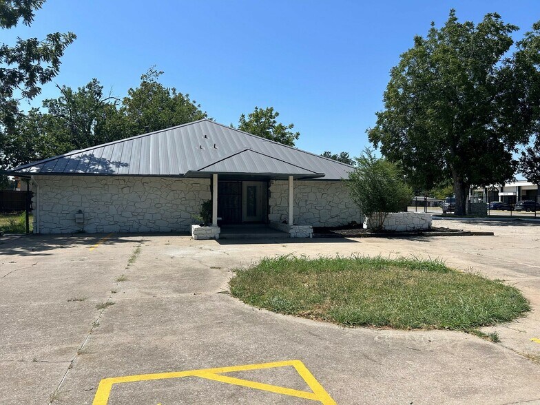 Primary Photo Of 828 SW 66th St, Oklahoma City Medical For Sale