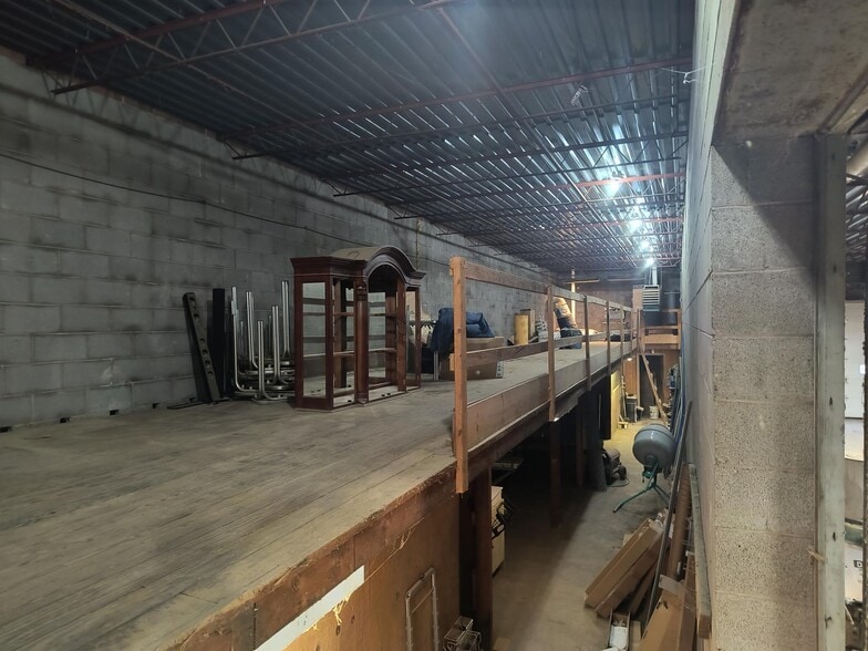 More Photos Of 3731 Arthur St, Gary Warehouse For Lease