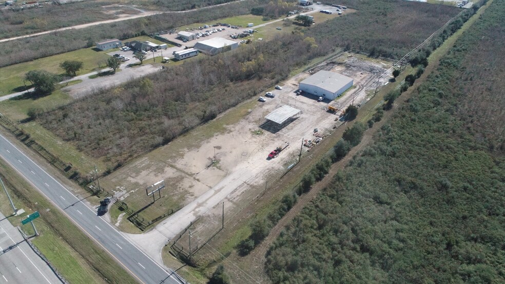 More Photos Of 6700 East Fwy, Baytown Warehouse For Lease
