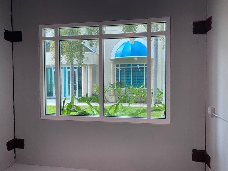 More Photos Of 2800 W State Road 84, Fort Lauderdale Showroom For Sale