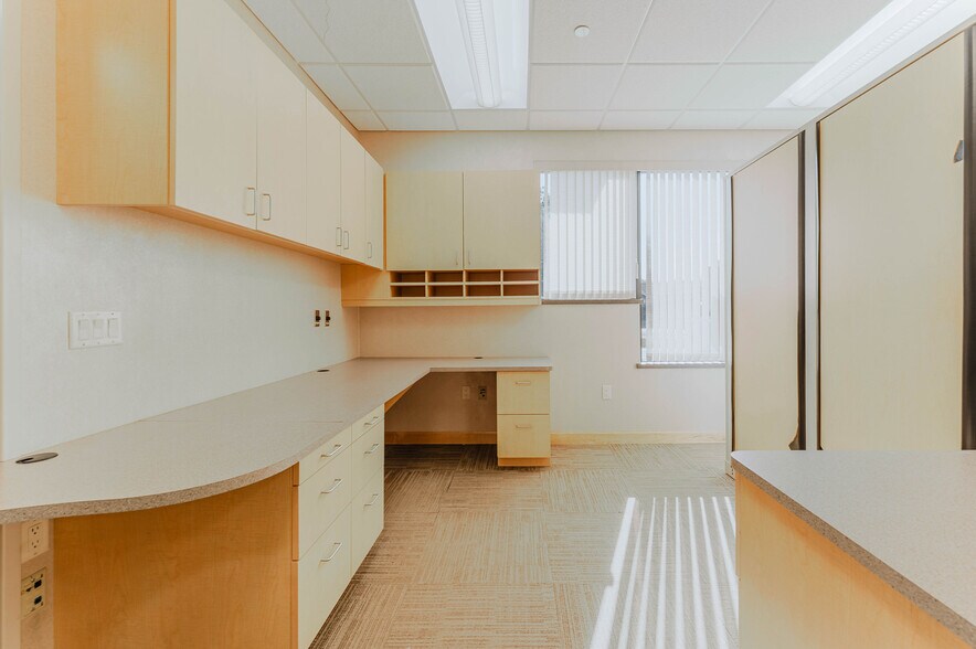 More Photos Of 1875 West Pointe Dr, Oshkosh Medical For Sale