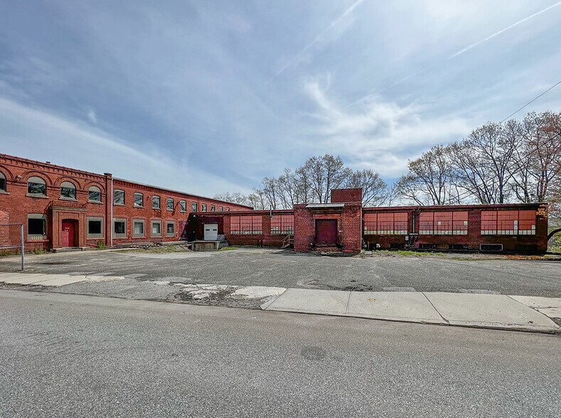 More Photos Of 52 Norwood St, Torrington Manufacturing For Sale