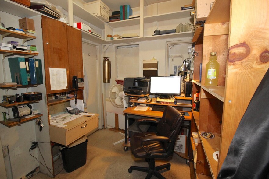 More Photos Of 1916-1920 S Christopher Columbus Blvd, Philadelphia Bar For Sale