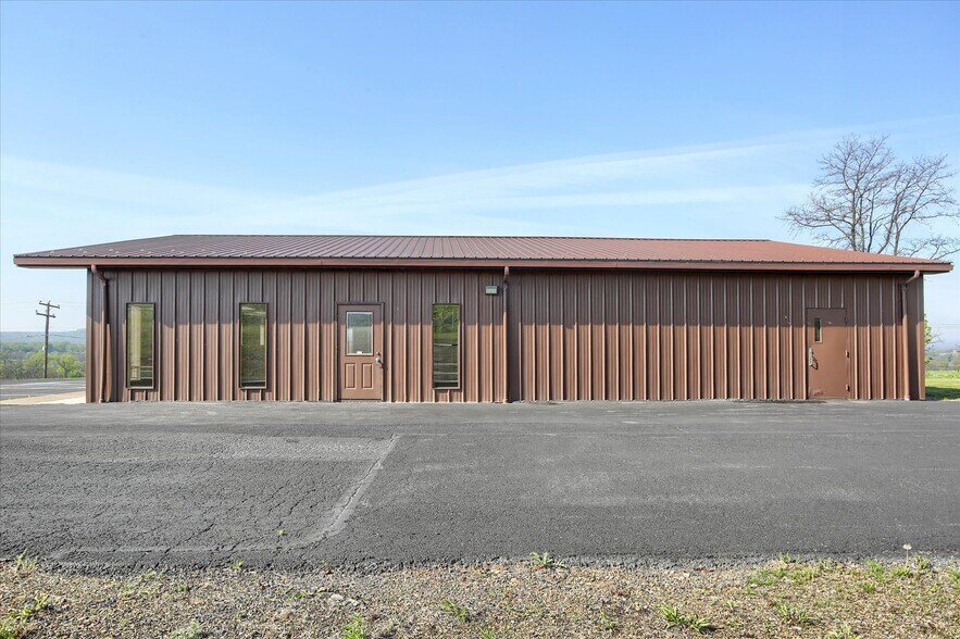 More Photos Of 55 W Shortcut Rd, Newport Loft Creative Space For Sale