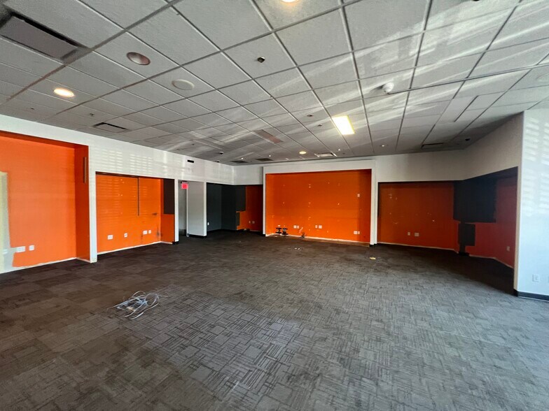 More Photos Of 721-729 Main St, West Dundee Unknown For Lease