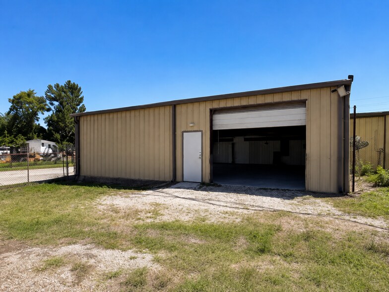 More Photos Of 8635 E Mt Houston Rd, Houston Warehouse For Lease