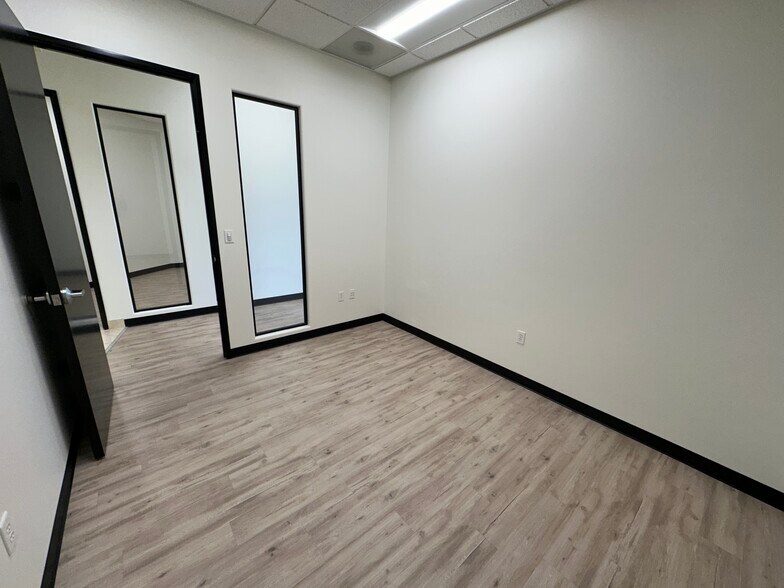 More Photos Of 9480 S Eastern Ave, Las Vegas Storefront Retail Office For Lease