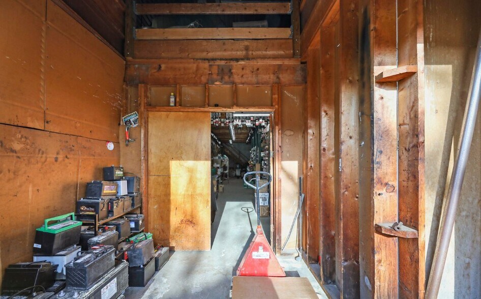 More Photos Of 1260 East St, Pittsfield Freestanding For Sale