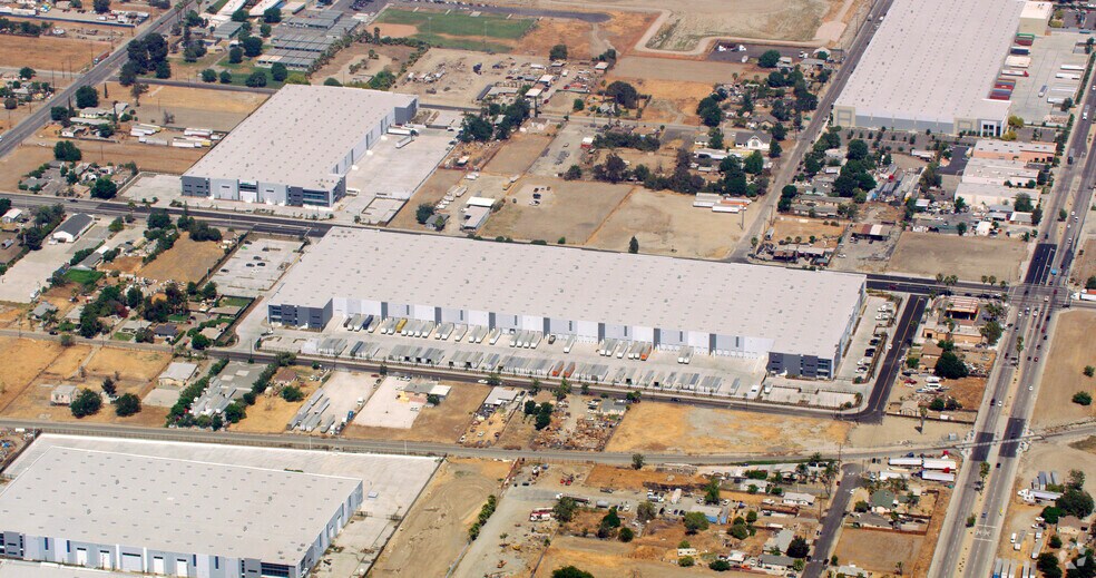 More Photos Of 1070 S Waterman Ave, San Bernardino Distribution For Lease