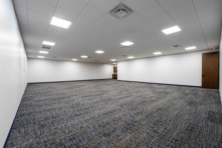 More Photos Of 5655 W Sam Houston Pky N, Houston Unknown For Lease