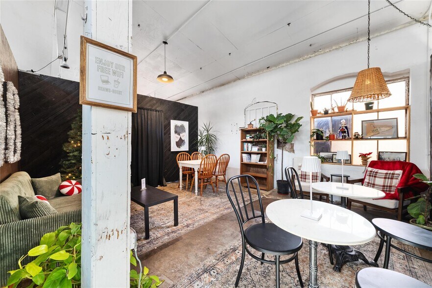 More Photos Of 508 N Center Ave, Brownwood Department Store For Sale