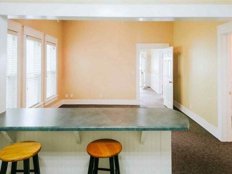 More Photos Of 1301 W Main St, Clarksville Office For Sale