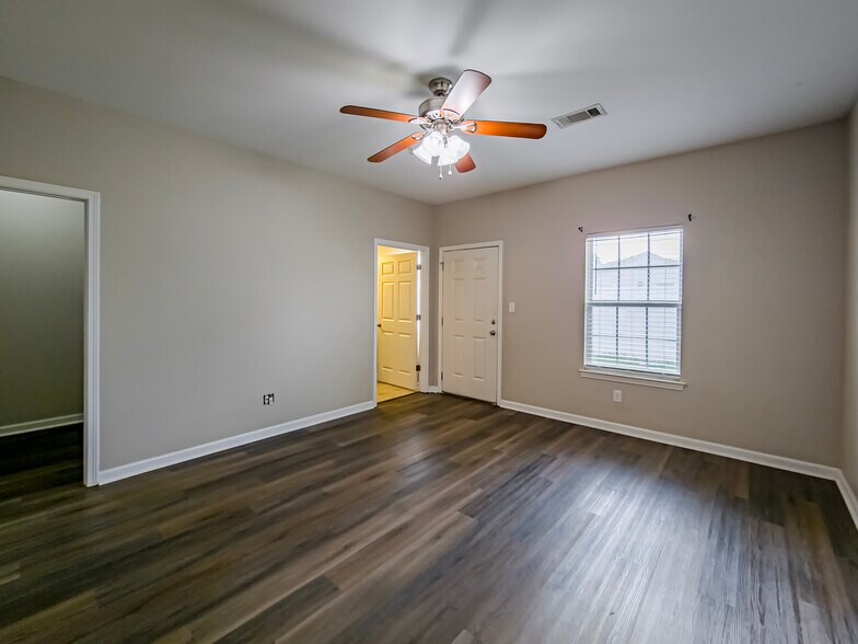 More Photos Of 615 Glade Fern Way, Tifton Apartments For Sale